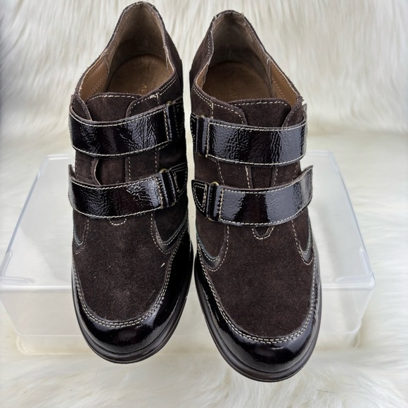 AEROSOLES  Black Wedge Loafers with Velcro Adjustable Straps - Picture 1 of 13